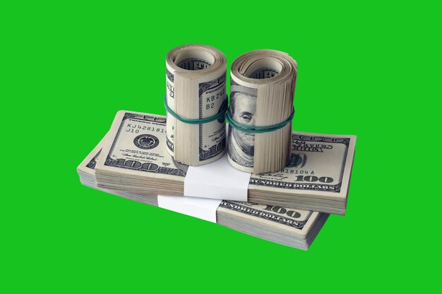 Pacote de notas de dólar americano isoladas em chroma keyer verde Pacote de dinheiro americano com alta resolução em máscara verde perfeita