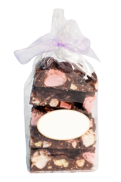 Foto pacote de saco de fatia de marshmallow de chocolate nobake com rótulo branco em branco em fundo branco, selecione