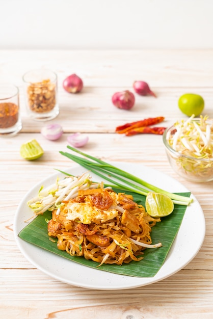 Pad tailandês macarrão de arroz frito