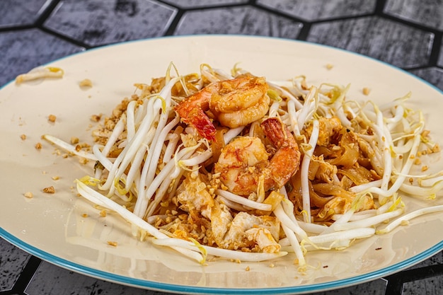 Pad thai con camarones