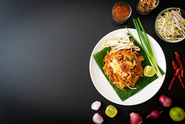 Pad Thai: fideos de arroz salteados con camarones secos a la sal y tofu