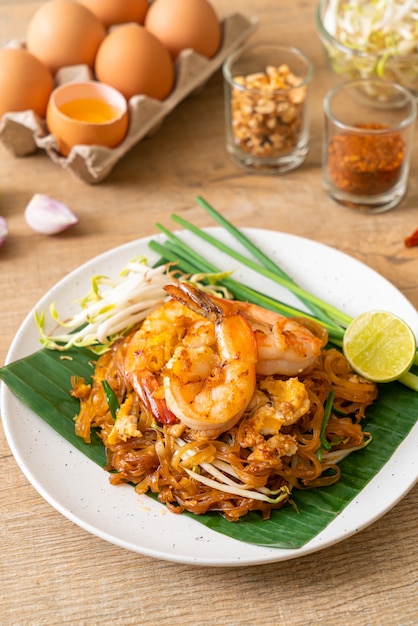 Pad thai - macarrão de arroz frito