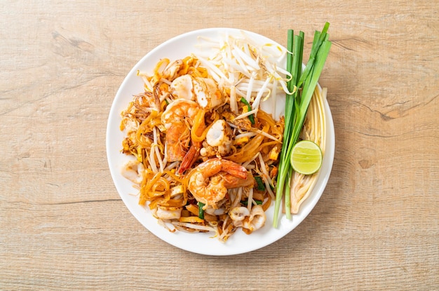 Pad Thai Seafood Fideos salteados con gambas, calamares o pulpo y tofu