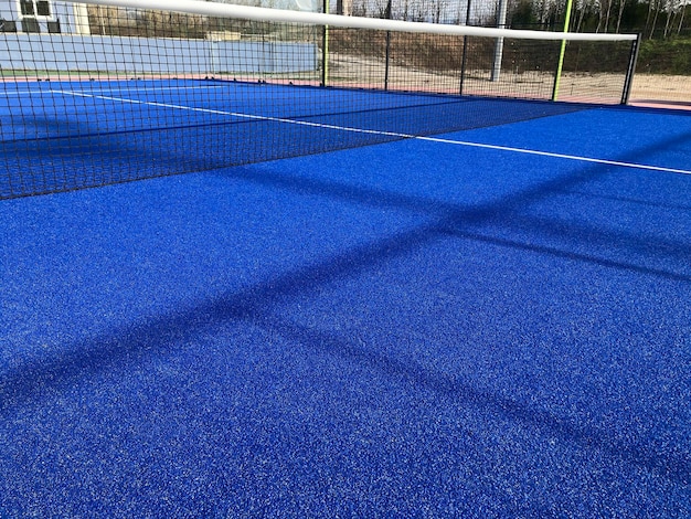 Padelplatz mit Netz