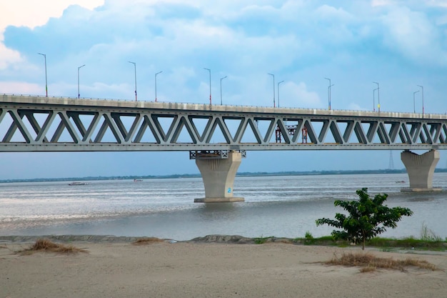 Padma Multipurpose Bridge no rio Padma em Bangladesh