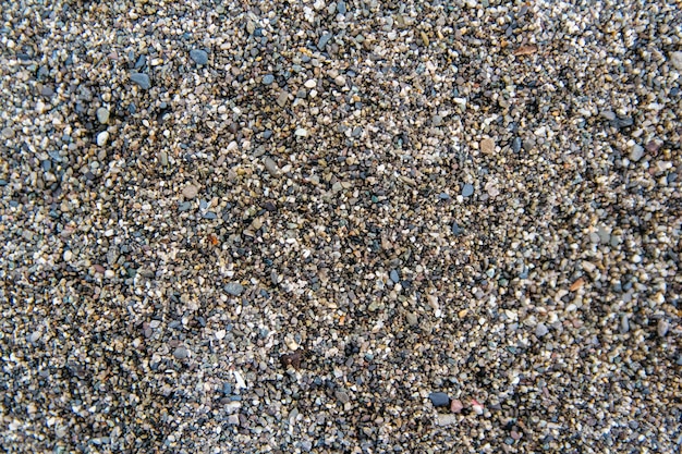 Padrão de cascalho de pedras coloridas molhadas. fundo de seixos de natureza abstrata. fundo de pedra. praia de seixos do mar. vista do topo