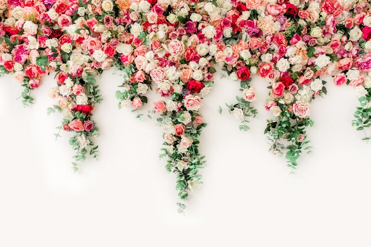 Padrão de flores feito de rosas beige rosa botões de flores em fundo branco Vista superior plana