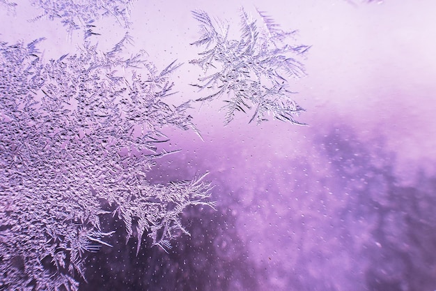 Padrão de neve no vidro por causa da geada