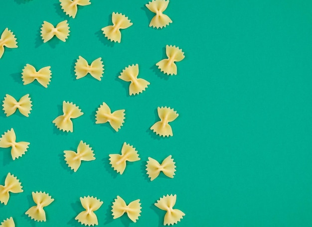 Foto padrão de pasta de farfalle plano