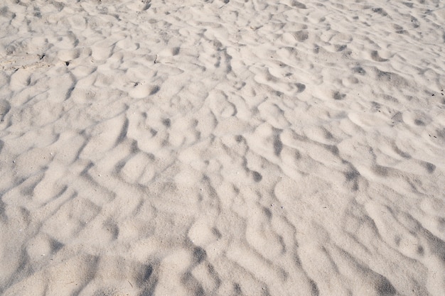 Padrão de textura de areia tropical, vista superior do fundo de textura de praia arenosa com espaço de cópia em dia de verão.