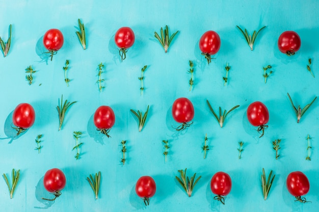 Padrão de tomate cereja com alecrim e tomilho