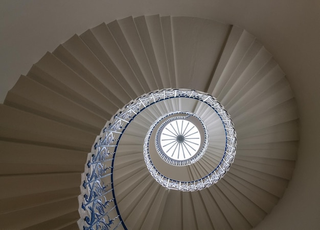 Padrão espiral das escadas de tulipa no palácio da rainha em Greenwich Londres