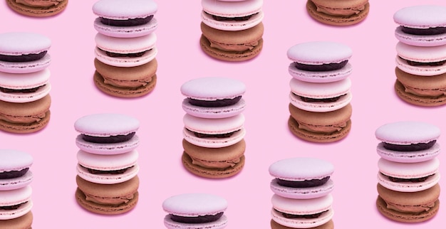 Padrão feito de macarons de pastelaria em um fundo rosa Fundo de comida doce