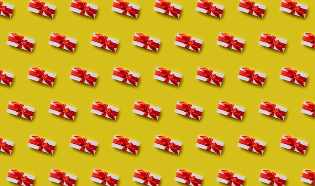Padrão minimalista com caixas de presente com fita vermelha