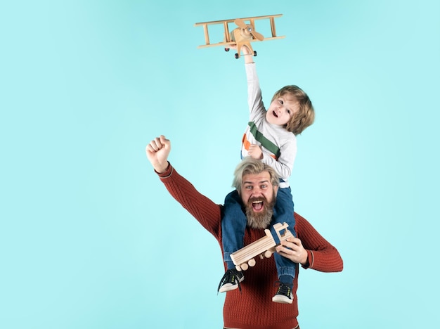 Padre e hijo hijo es familia feliz