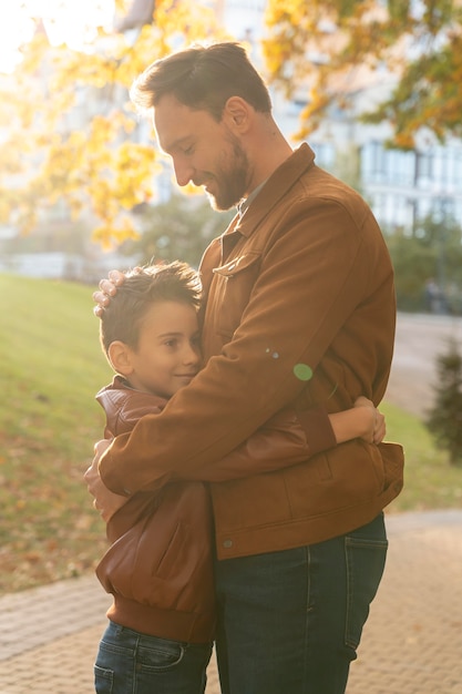 Foto padre e hijo, pasar tiempo juntos