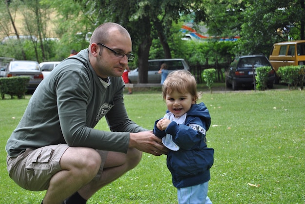 Foto padre e hijo en la planta