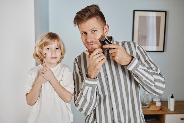 padre e hijo preparándose