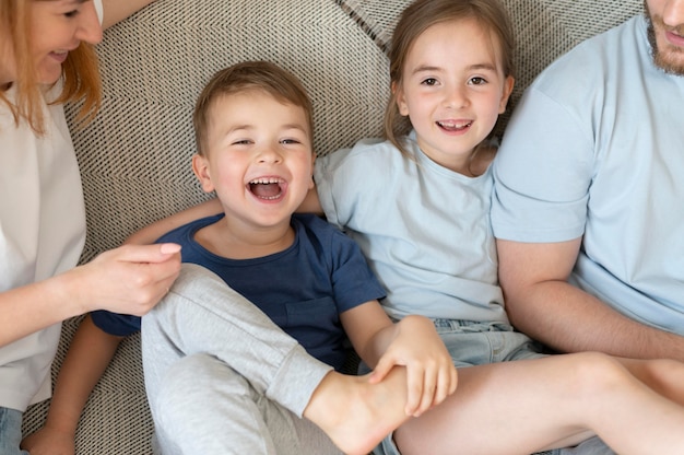 Padres que pasan tiempo con sus hijos