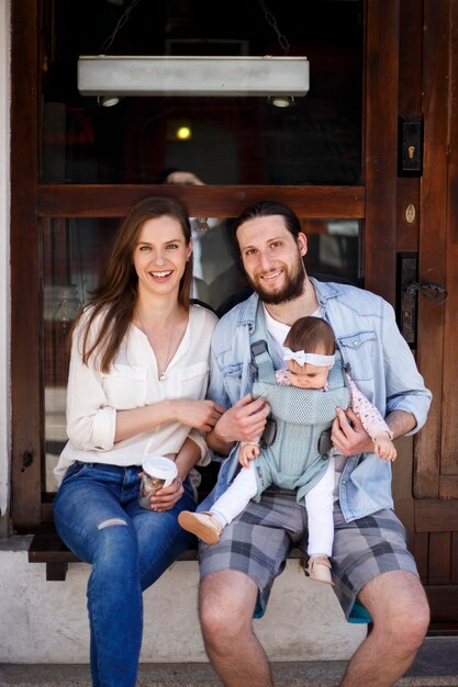 Foto padres con sus bebés