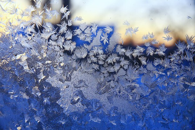 padrões de geada no vidro da janela, fundo abstrato neve de geada de inverno