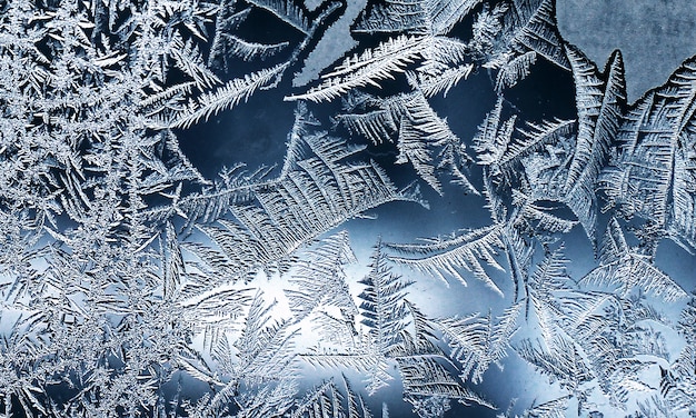 Padrões gelados em vidro fundo bonito de inverno