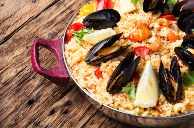 Paella com frutos do mar