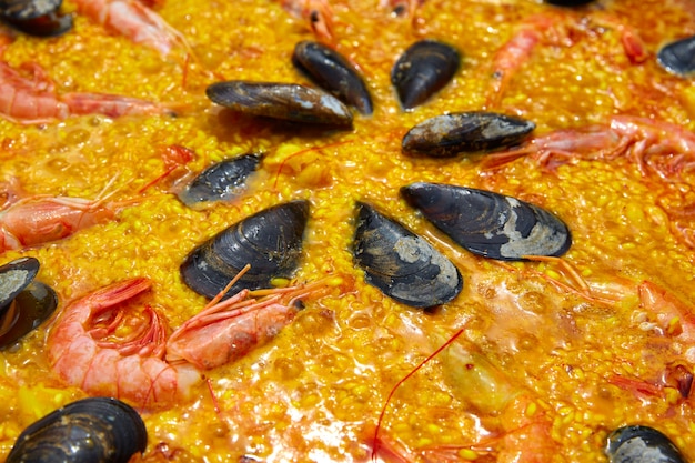 Paella de marisco de España con receta de Valencia