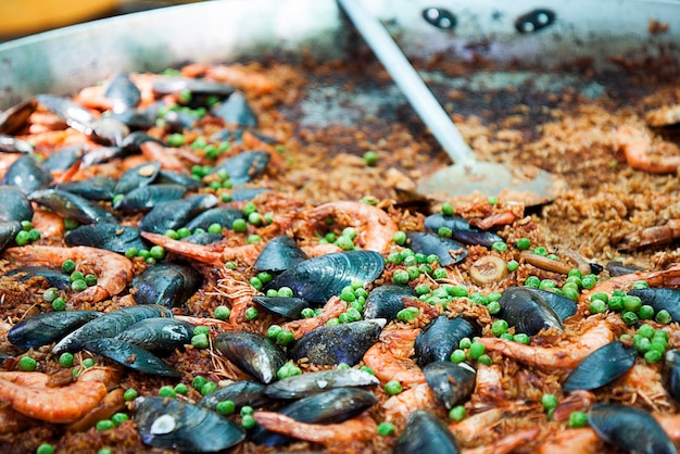 Foto paella con mejillones plato español