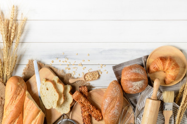 Pães caseiros ou pão, croissant e padaria