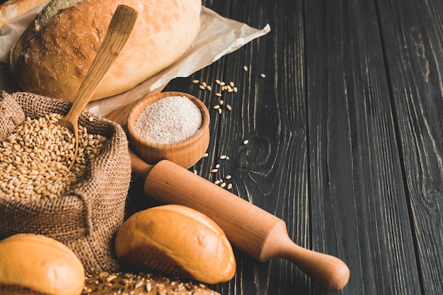 Foto pães de pão arrumados saudáveis