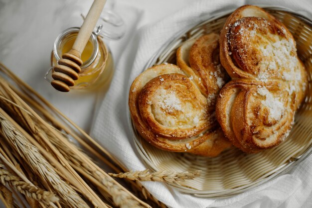 Pães doces de levedura em forma de coração