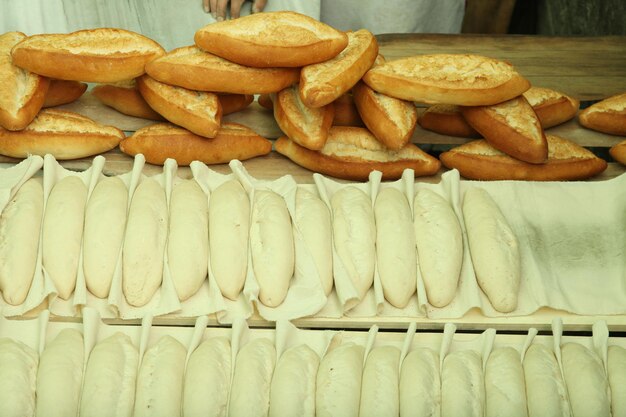 Pães frescos assados no forno