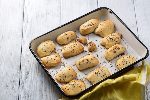 Pãezinhos com sementes na assadeira