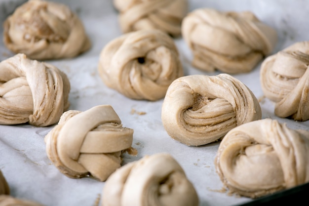 Pãezinhos de cardamomo suecos Kanelbulle