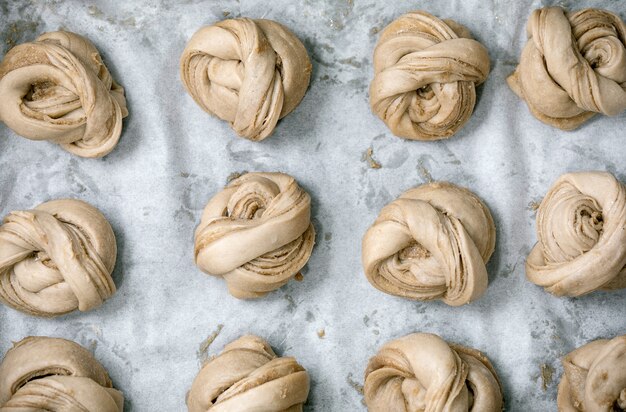 Pãezinhos de cardamomo suecos Kanelbulle