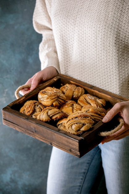 Pãezinhos de cardamomo suecos Kanelbulle