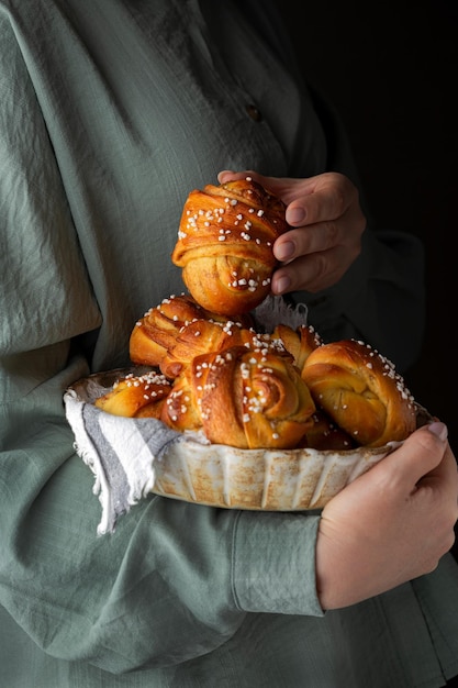 Pãezinhos suecos de abóbora com cardamomo e canela