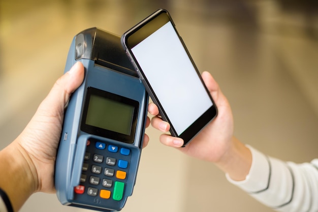 Pagamento do cliente por smartphone com NFC