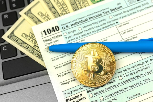 Pagando os impostos por criptomoeda, 1040 US Individual Income Tax Return do lado da moeda bitcoin