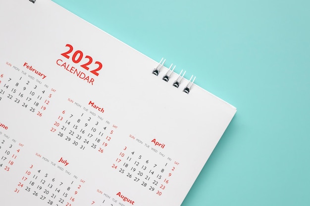 página de calendario 2022 sobre fondo azul concepto de reunión de cita de planificación empresarial