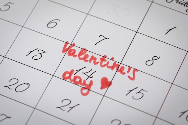 Página do calendário com closeup marcado para o dia dos namorados