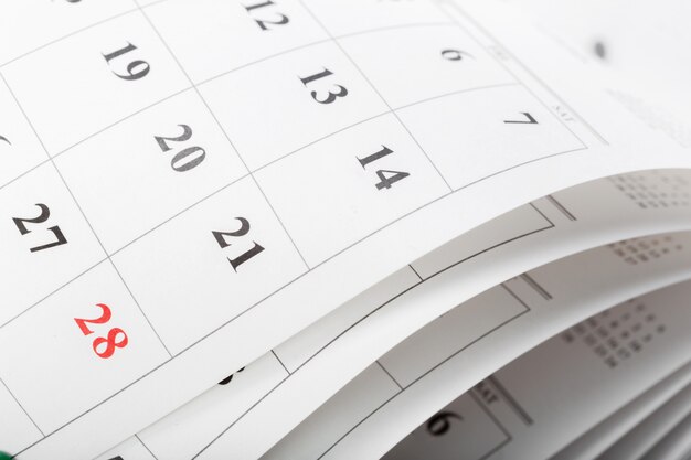 Las páginas del calendario cierran el concepto de tiempo comercial