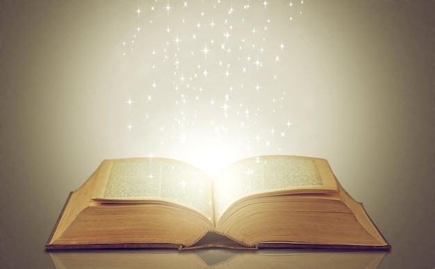 Páginas y historias mágicas brillantes con libros brillantes y literatura en un fondo de estudio gris Educación y arte vacíos con creatividad y luces con novelas y conocimientos con astrología y fantasía