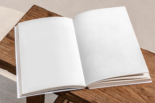 Páginas de revistas maqueta de lectura de verano en png
