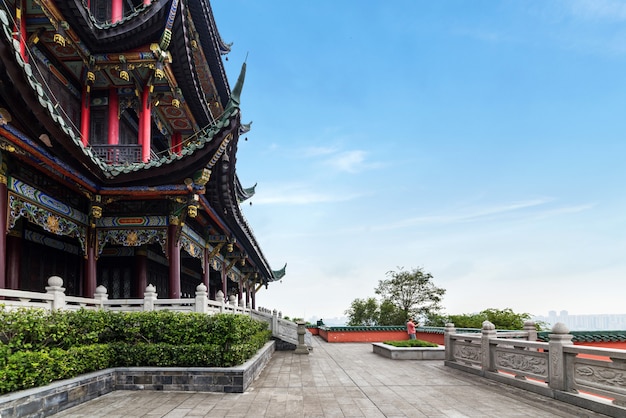 Pagoda antigua del templo de la arquitectura en el parque, Chongqing, China