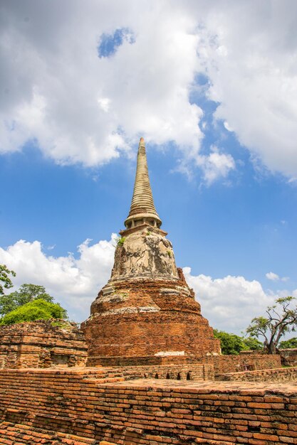 Pagoda antigua en el templo de Wat Mahathat, Ayutthaya, Tailandia