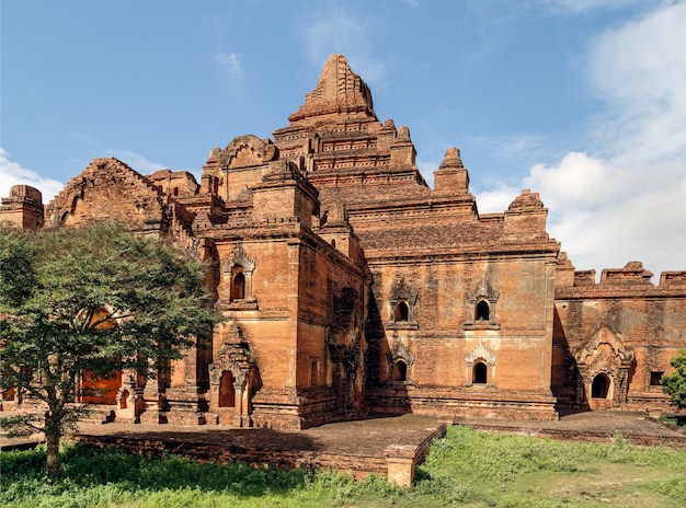 Pagoda budista antigua en la ciudad vieja de Bagan, el sitio del patrimonio mundial Myanmar Birmania