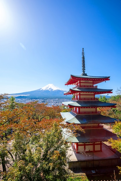 Pagoda de Chureito y Monte. Fuji en otoño, Japón