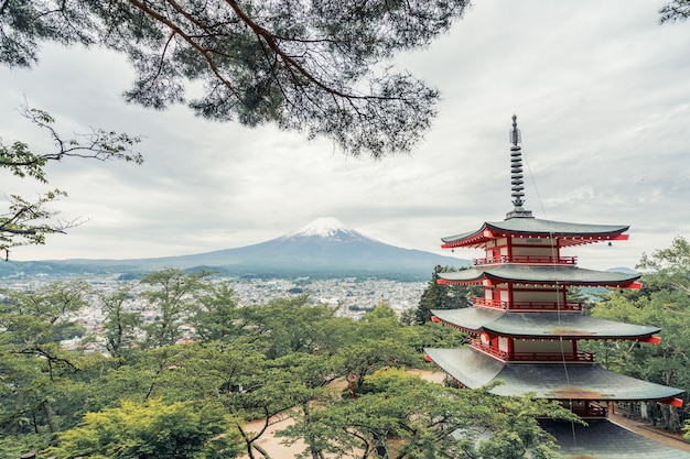 Pagoda Chureito y Mt